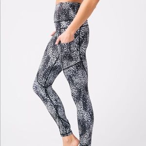 Zyia Black Viper Pocket Leggings
